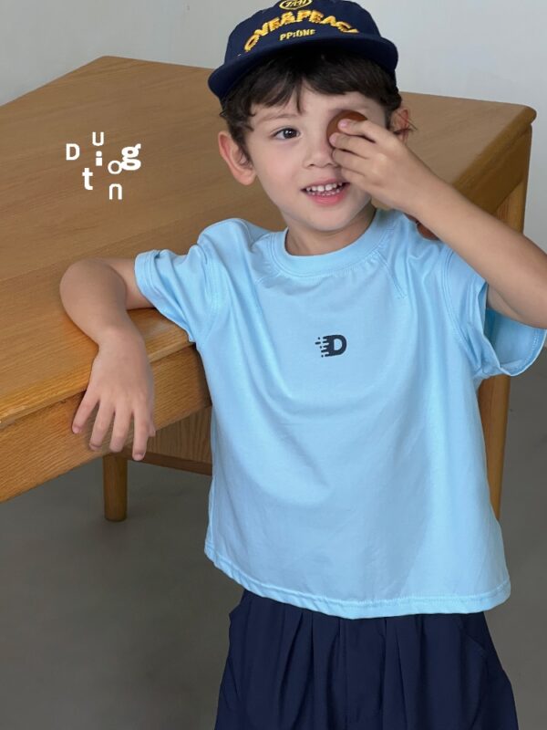 Children’s clothing 12