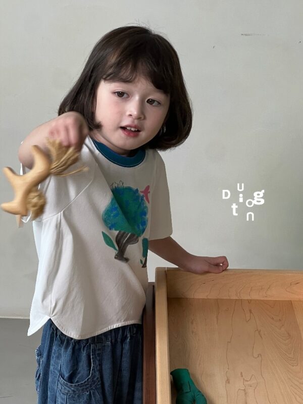 Children’s clothing 23