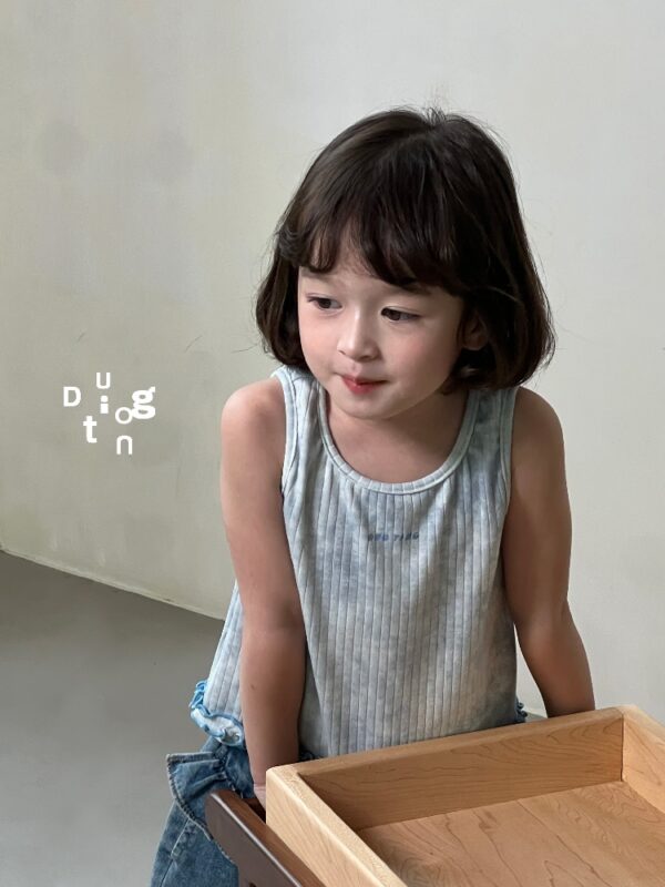 Children’s clothing 24