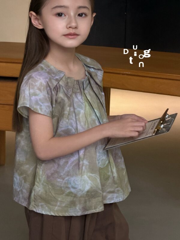 Children’s clothing 48