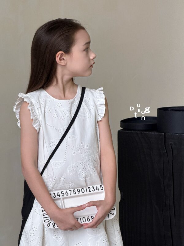 Children’s clothing 54