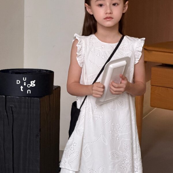 Children’s clothing 54