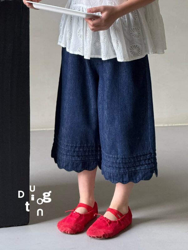 Children’s clothing 90