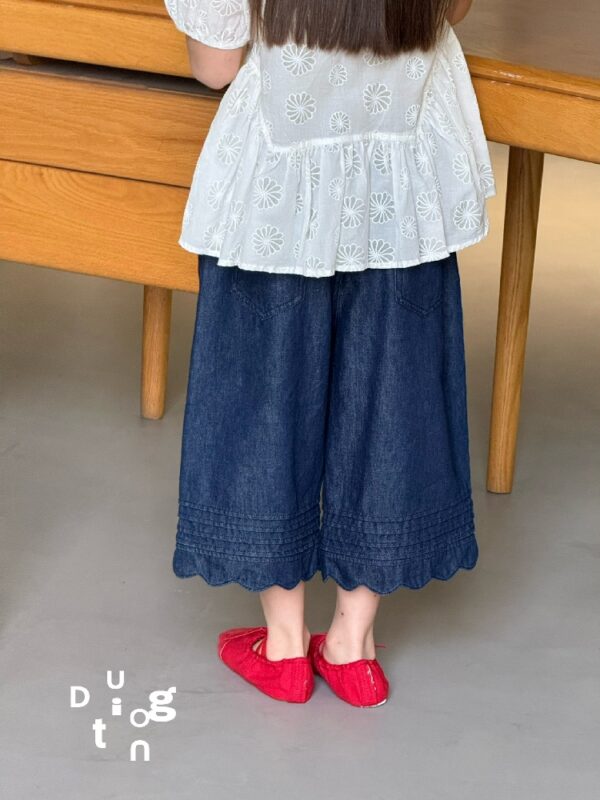 Children’s clothing 90