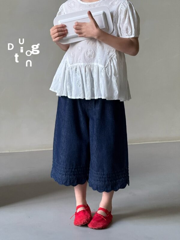 Children’s clothing 90