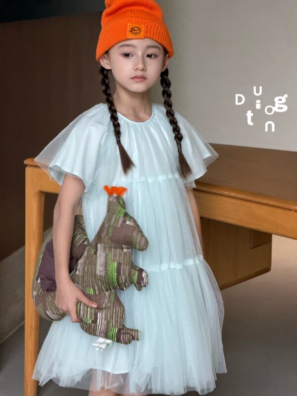 Children’s clothing 76