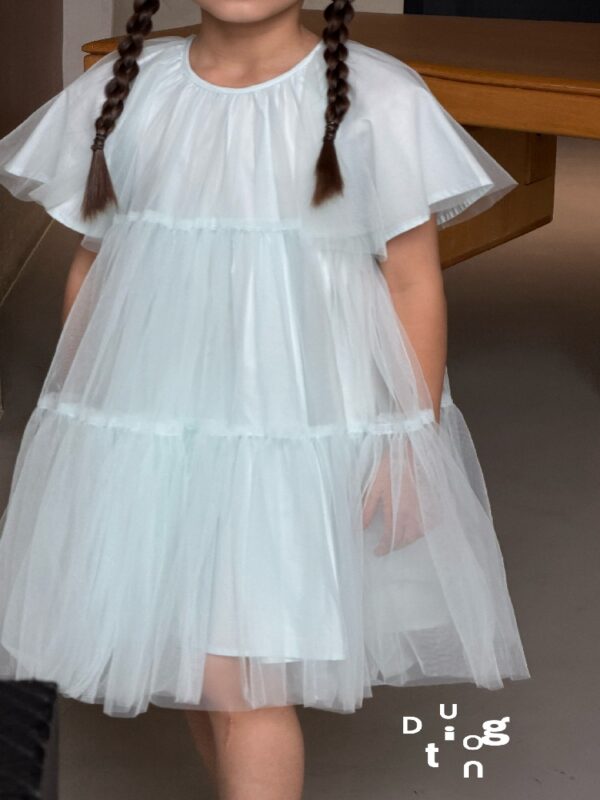 Children’s clothing 76