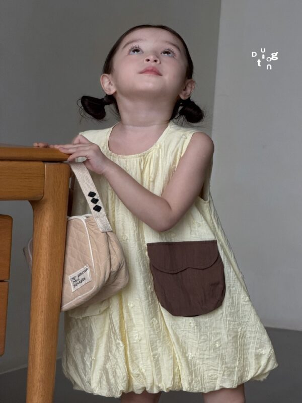 Children’s clothing  36