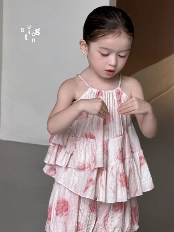 Children’s clothing 37