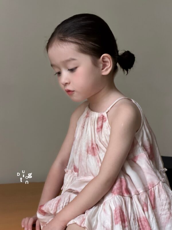 Children’s clothing 37