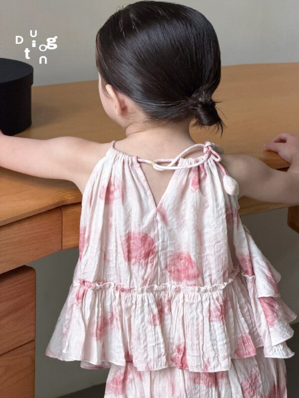 Children’s clothing 37