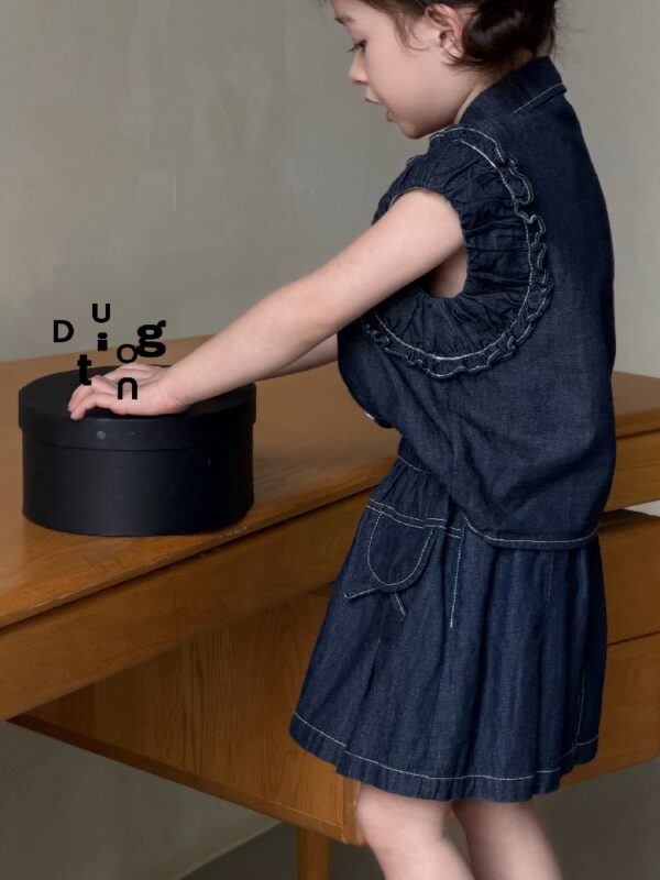 Children’s clothing 38