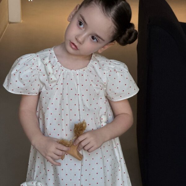 Children’s clothing 100