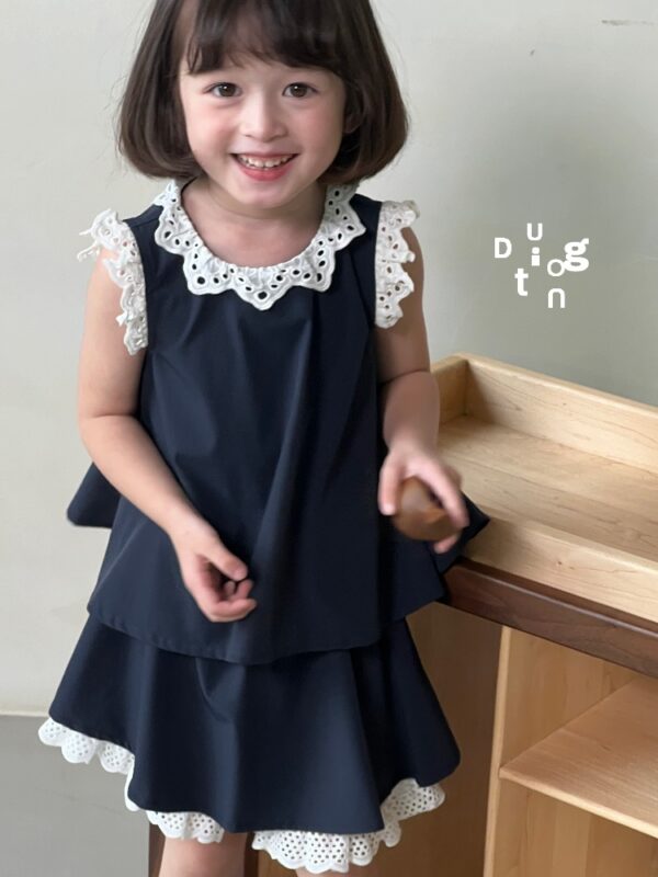 Children’s clothing 26