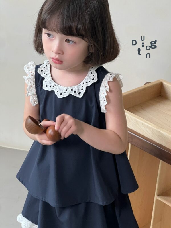 Children’s clothing 26