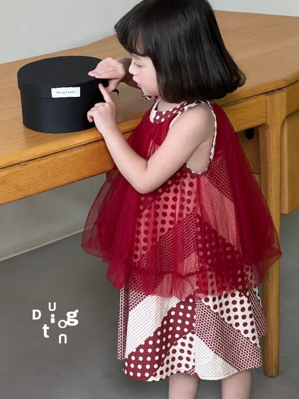 Children’s clothing 32