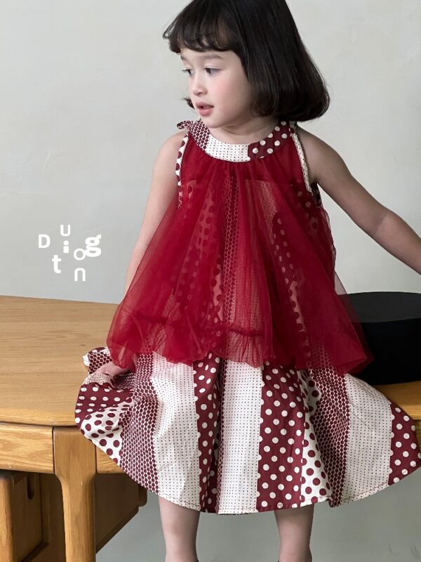 Children’s clothing 32