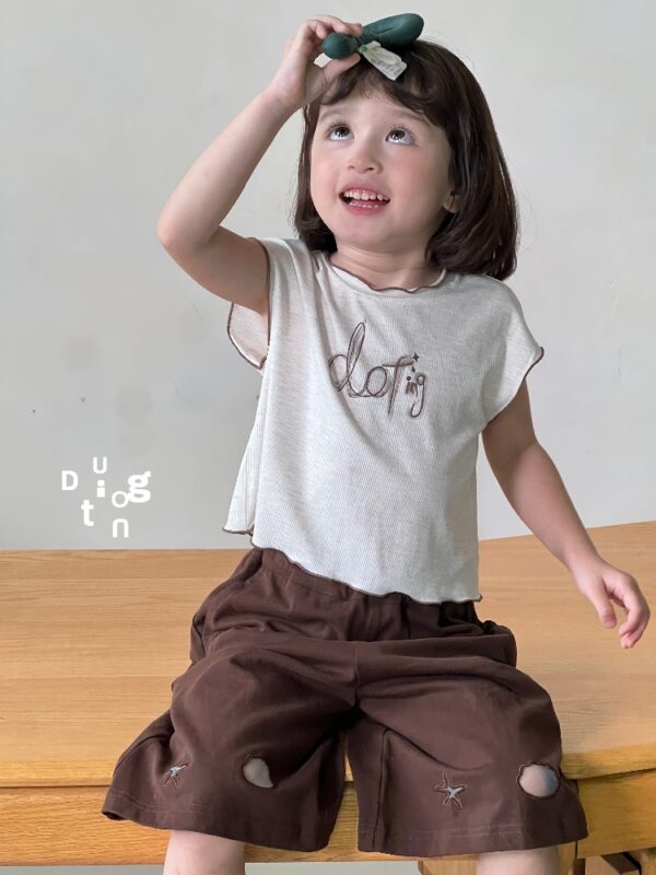 Children’s clothing 33