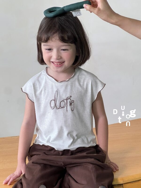 Children’s clothing 33