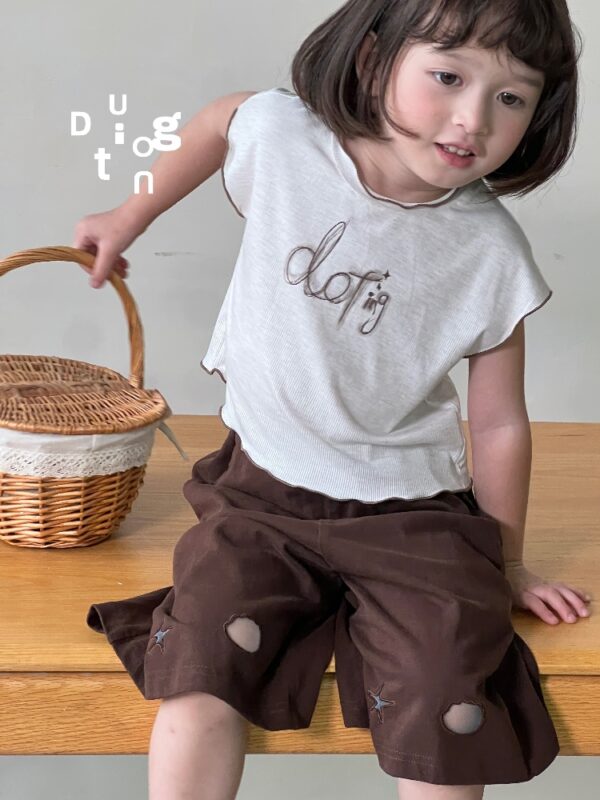 Children’s clothing 33