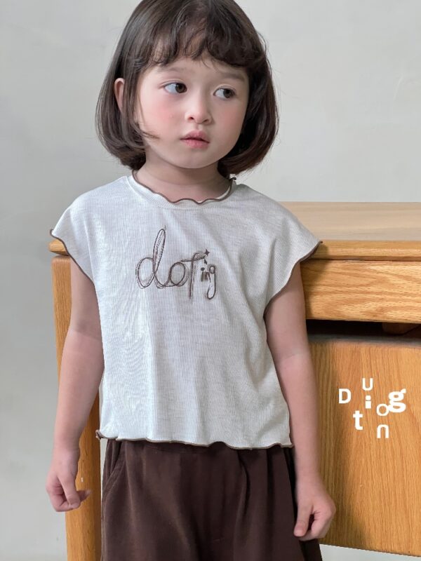 Children’s clothing 33
