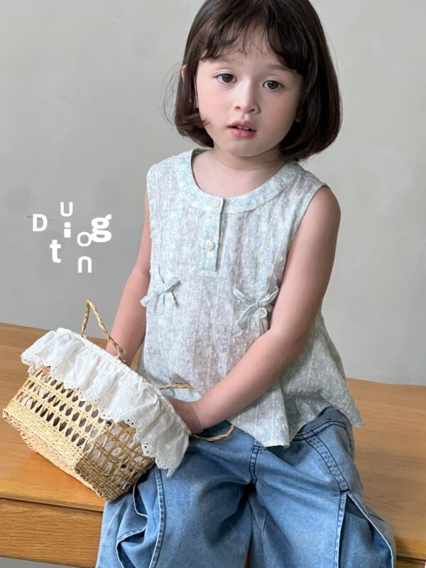 Children’s clothing 34