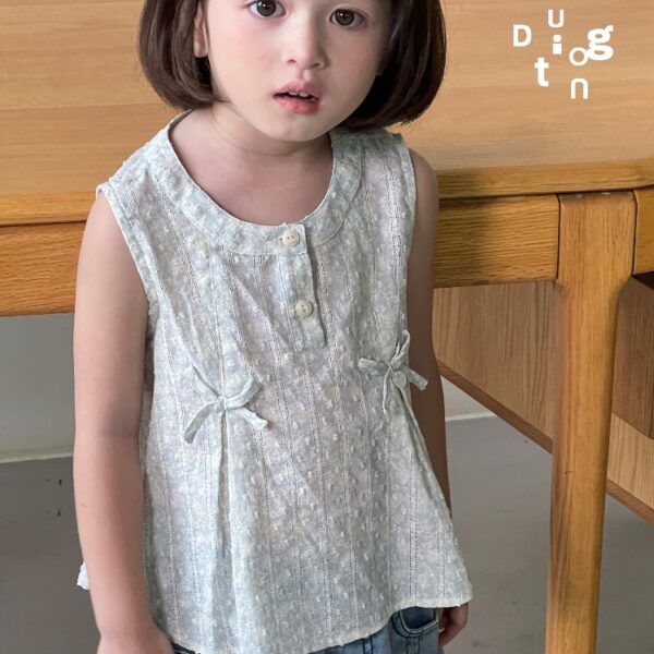 Children’s clothing 34