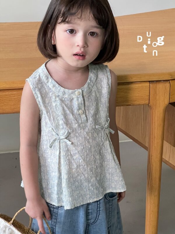 Children’s clothing 34