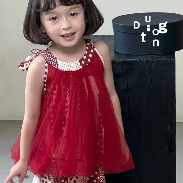 Children’s clothing 32